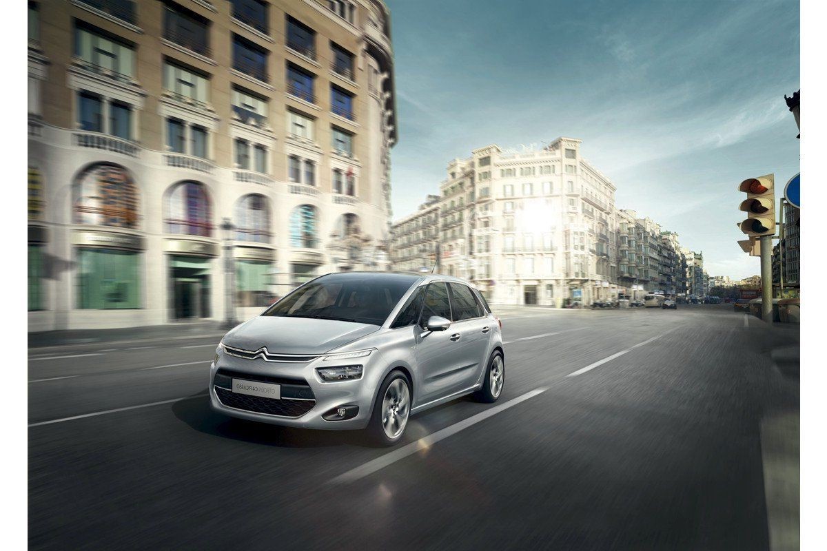 Dacia sandero de color blanco en venta en manresa en la provincia de Barcelona